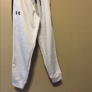 Under Armour gray big kids pants/ no tags, but new
